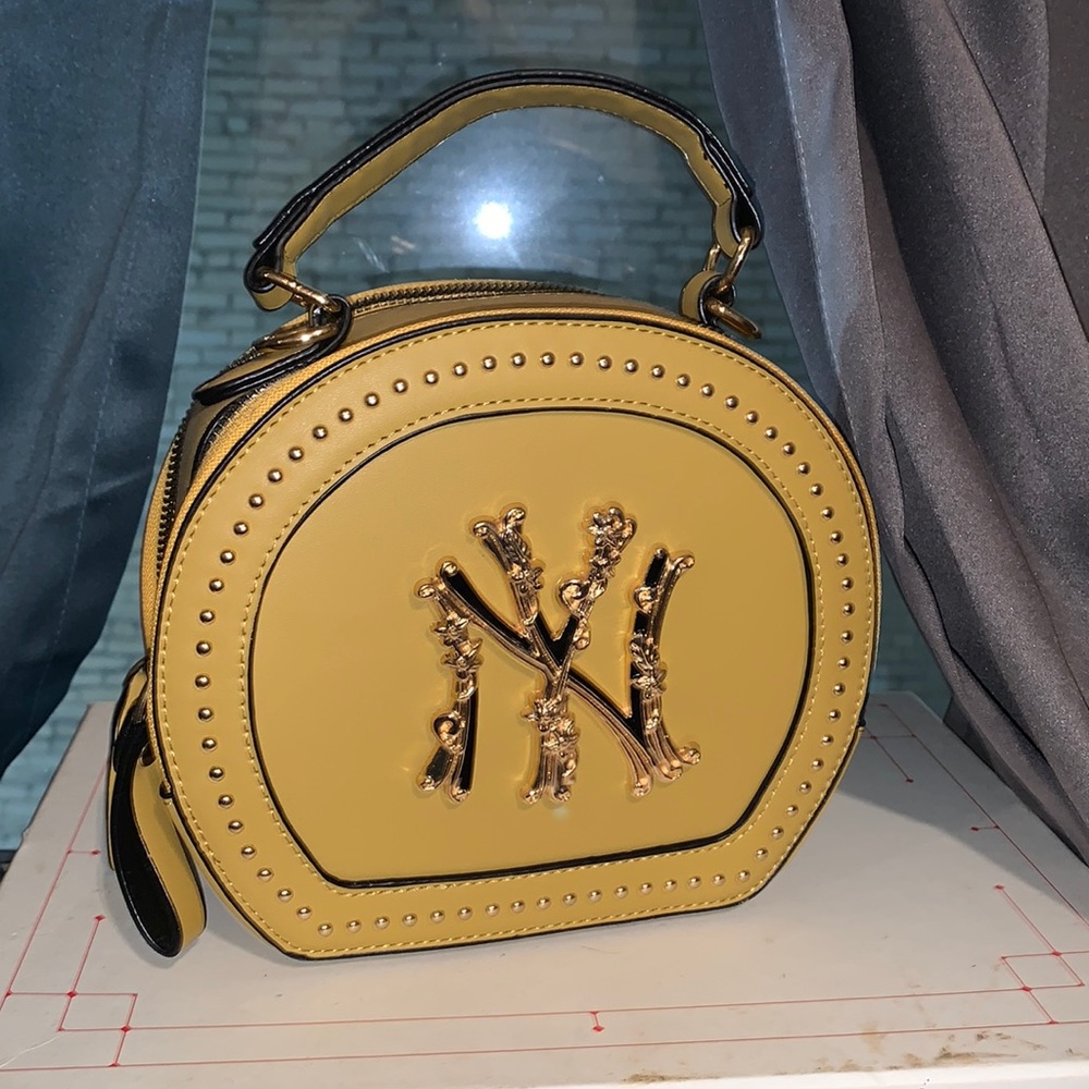 Yankee purse
